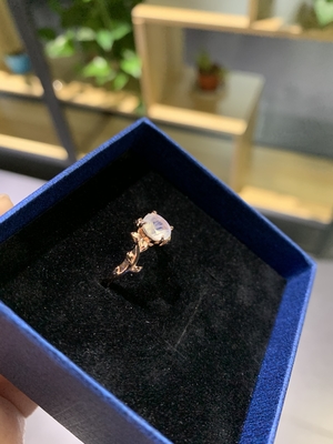 taglio di giro del fiore della foglia di 14K Rose Gold Moonstone Wedding Rings
