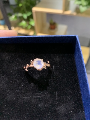 taglio di giro del fiore della foglia di 14K Rose Gold Moonstone Wedding Rings