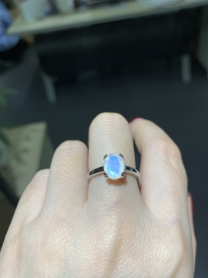 l'ovale dell'oro bianco 14K ha tagliato gli anelli di Ring With CZ di anniversario delle donne di impegno di Moonstone