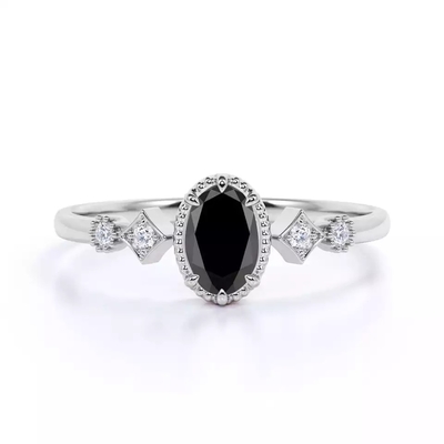 Carati di pietra dell'anello di fidanzamento 1,5 di Diamond Accents Milgrain 5 in bianco e nero ovali del taglio