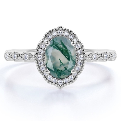 L'ovale di alone del forcone ha tagliato l'agata verde dentritica bianca lattea e l'anello di fidanzamento antico di progettazione di Moissanite Miligreen