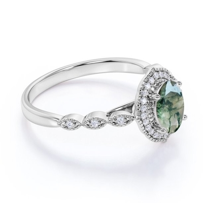 L'ovale di alone del forcone ha tagliato l'agata verde dentritica bianca lattea e l'anello di fidanzamento antico di progettazione di Moissanite Miligreen