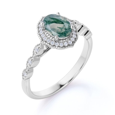 L'ovale di alone del forcone ha tagliato l'agata verde dentritica bianca lattea e l'anello di fidanzamento antico di progettazione di Moissanite Miligreen