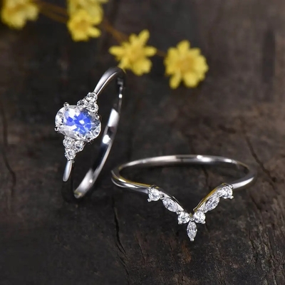 L'ovale di 925 Sterling Silver Rainbow Moonstone Jewelry ha tagliato l'anello di fidanzamento d'annata di Moonstone per le donne
