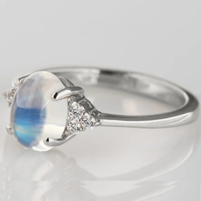 L'ovale di 925 Sterling Silver Rainbow Moonstone Jewelry ha tagliato l'anello di fidanzamento d'annata di Moonstone per le donne