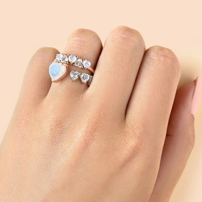 Anello d'avanguardia per l'anello d'impilamento di corrispondenza delicato delle pietre preziose di forma di Sterling Silver Moonstone Ring Heart delle donne 925