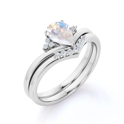 La pera naturale dell'oro S925 modella l'arcobaleno Moonstone Ring Boho Wedding Set della CZ