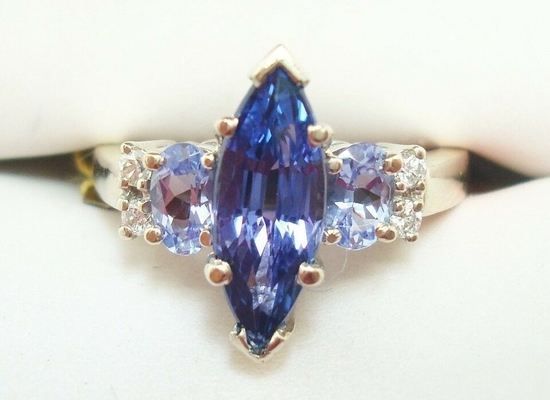 6,02 oro bianco solido blu naturale dell'anello 18K di CTW Tanzanite