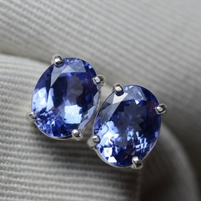 orecchini naturali genuini di Tanzanite di ovale dell'oro bianco 14k con la CZ