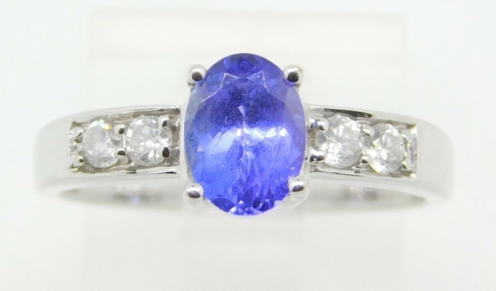 anello naturale genuino di Tanzanite di ovale dell'oro bianco 14k con la CZ