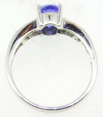anello naturale genuino di Tanzanite di ovale dell'oro bianco 14k con la CZ