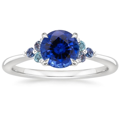Sapphire Capella Three Stone Lab creata laboratorio CZ Ring Set con lo zaffiro creato laboratorio ovale blu di 9x7mm