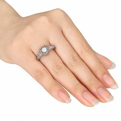 opale in forma di cuore di 5.0mm e 1/8 di CT. Anello della struttura di T.W. CZ in Sterling Silver