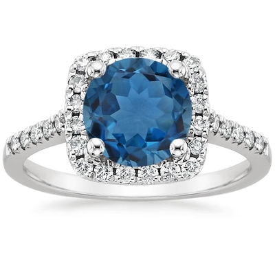 Il cuore ha modellato l'oro bianco di pietra blu dell'anello 10K di promessa di accento della CZ e del topazio tre
