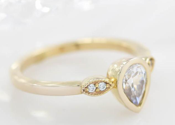 Aimee Diamond Engagement Ring With 0,75 diamanti ovali di carati