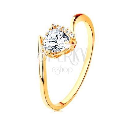 anello di oro 9K, zircone del taglio del cuore nel chiaro colore afferrato fra Bent Ends Of Shoulders, supporto decorato