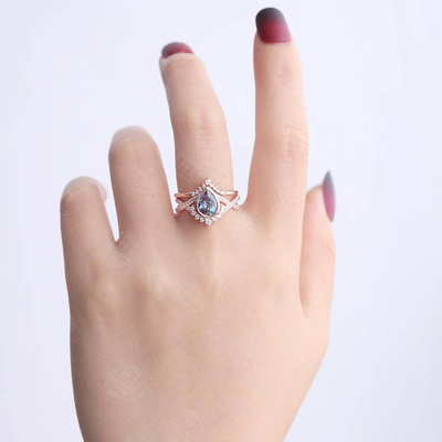 Insieme d'annata dell'anello di fidanzamento dell'alessandrite dell'oro di Rosa della fede nuziale di forma di 925 Sterling Silver Pear