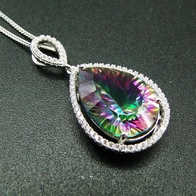 Il modo 10MM trilione ha tagliato la collana a catena delicata di Topaz Pendant Necklace CZ colore mistico della pietra di multi
