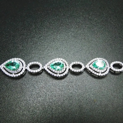 Braccialetto stupefacente d'argento di qualità di Tanzanite del taglio della pera per le donne