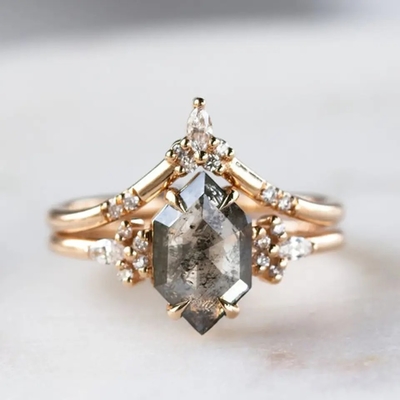 L'esagono d'argento 925 ha tagliato le donne Ring Sets di Diamond Moissanite Ring Curved Matching del pepe e del sale