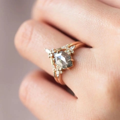 L'esagono d'argento 925 ha tagliato le donne Ring Sets di Diamond Moissanite Ring Curved Matching del pepe e del sale