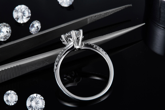 1.30CT donne bianche di impegno di Sapphire Platineve Diamonds Jewelry e di Moissanite suonano