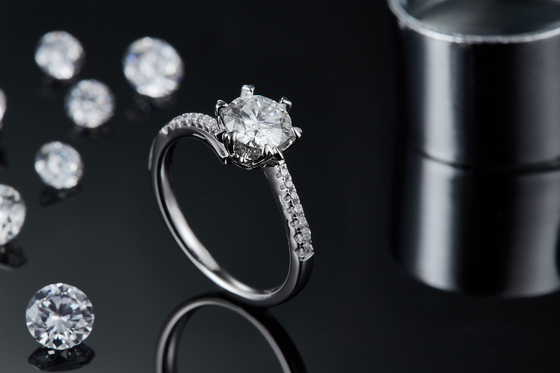 1.30CT donne bianche di impegno di Sapphire Platineve Diamonds Jewelry e di Moissanite suonano