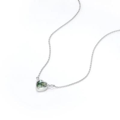 925 luce naturale semplice d'argento Moss Agate Necklace For Sale a forma di cuore verde elegante brillante