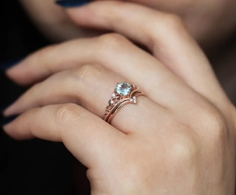 S925 delicati Rose Gold Plated Natural Round modellano l'acquamarina Ring Women Jewelry