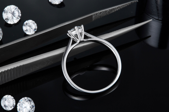 Argento minimalista Ring Round Cut White Moissanite CZ dei gioielli 9K di nozze