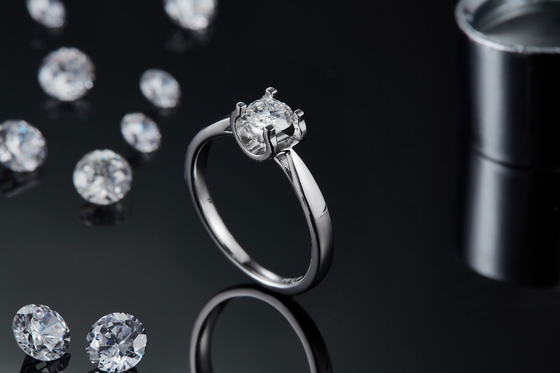 Gioielli minimalisti di nozze della CZ dell'anello d'argento bianco di Moissanite 9K del quadrato