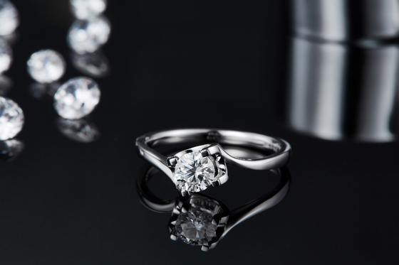Gioielli minimalisti di nozze della CZ Moissanite 9K dell'anello d'argento bianco trapezoidale di RD 4MM