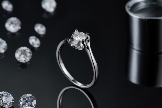 Gioielli minimalisti di nozze della CZ Moissanite 9K dell'anello d'argento bianco trapezoidale di RD 4MM