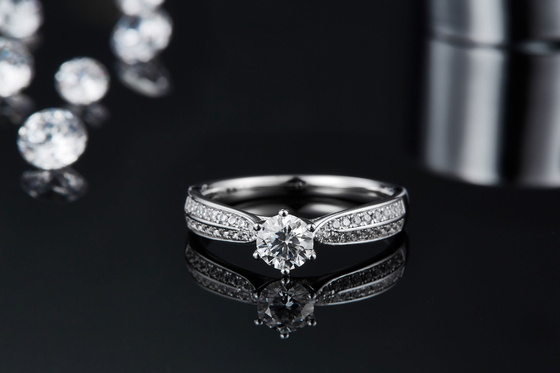 Il minimalista progetta i gioielli dell'oro 9K, Moissanite 925 Ring Set d'argento