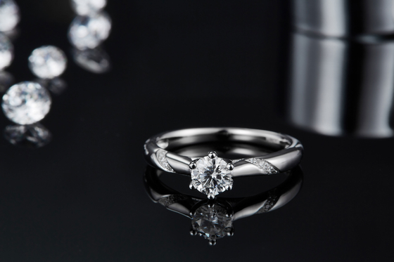 Impegno di Sterling Silver Custom Moissanite Ring di bianco 925