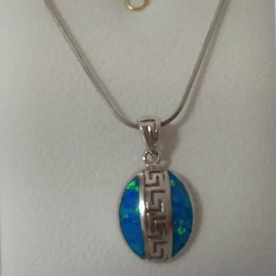 Progettazione chiave Meandros Opal Pendant Necklace With 925 Sterling Silver
