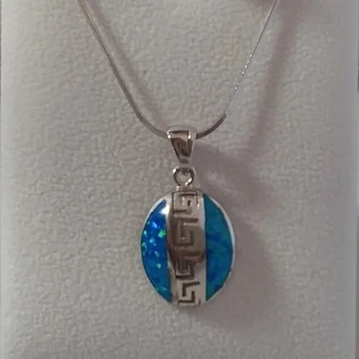 Progettazione chiave Meandros Opal Pendant Necklace With 925 Sterling Silver