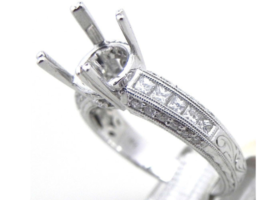 ODM dell'anello dei gioielli del supporto dei semi 1.08Ct del diametro 3x3mm per il materiale dell'oro bianco di impegno 18k