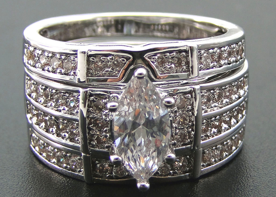 fede nuziale di impegno dell'oro di 10K 14K, ODM naturale dell'anello di diamante di 0.68ct 56pcs