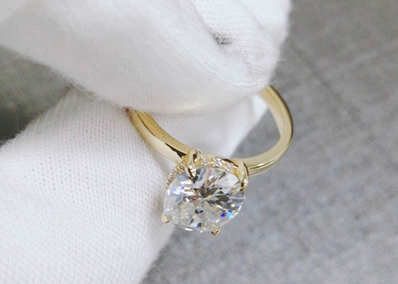 dimensione tagliata ovale del materiale 0.7×0.9cm dell'oro dell'anello sviluppata laboratorio 14K di 1.5ct Moissanite