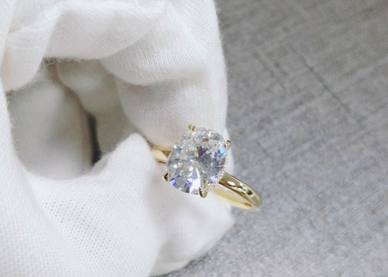 dimensione tagliata ovale del materiale 0.7×0.9cm dell'oro dell'anello sviluppata laboratorio 14K di 1.5ct Moissanite