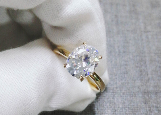 dimensione tagliata ovale del materiale 0.7×0.9cm dell'oro dell'anello sviluppata laboratorio 14K di 1.5ct Moissanite