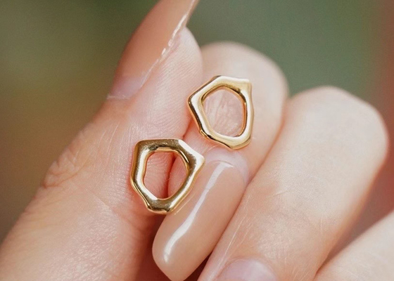Dimensione irregolare degli orecchini 8mm dell'oro del cerchio 9k per l'anniversario