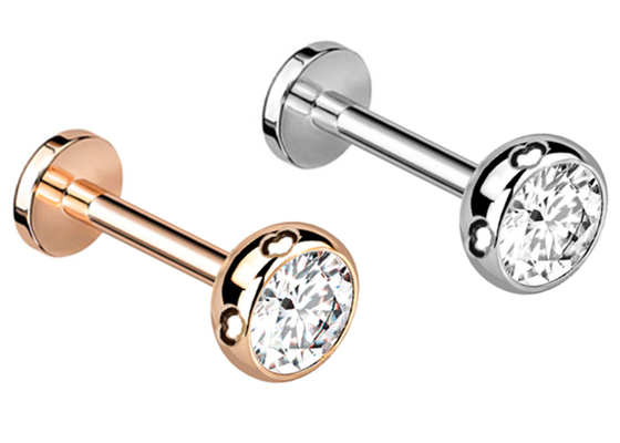 Gli orecchini sterili dei gioielli di piercing del corpo dell'oro avvitano il diametro 3×3mm di stile