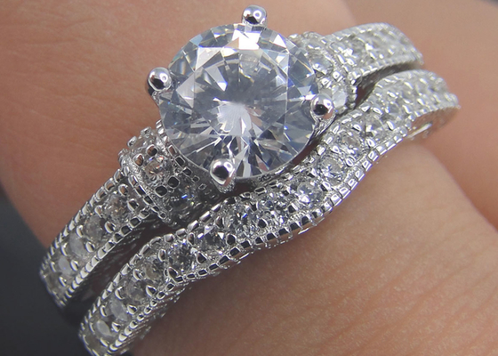 ODM dell'OEM di forma di Diamond Engagement Wedding Rings Round di 2 carati