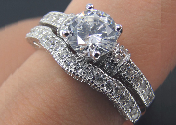 ODM dell'OEM di forma di Diamond Engagement Wedding Rings Round di 2 carati