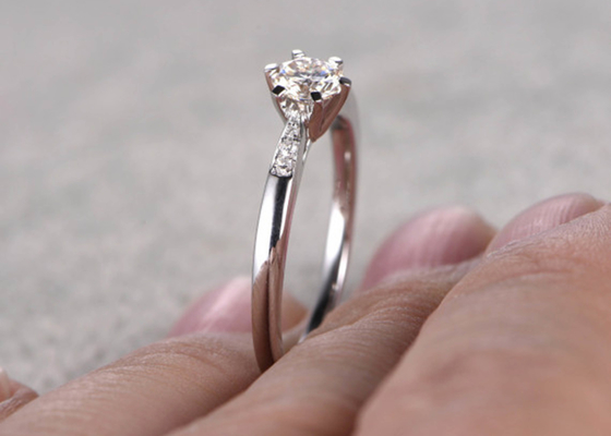ODM reale del materiale dell'oro bianco dell'anello di 5mm Moissanite Diamond Jewellery per usura quotidiana