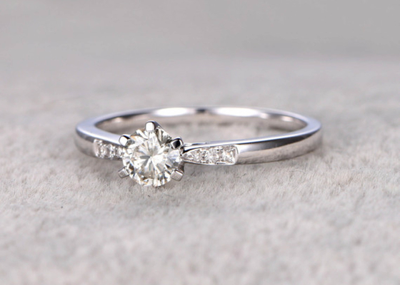 ODM reale del materiale dell'oro bianco dell'anello di 5mm Moissanite Diamond Jewellery per usura quotidiana