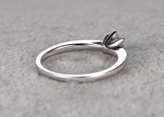 ODM reale del materiale dell'oro bianco dell'anello di 5mm Moissanite Diamond Jewellery per usura quotidiana