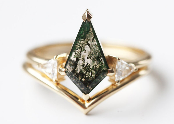 Triangolo Moss Agate Engagement Ring naturale, ODM dell'OEM di Ring With Diamonds dell'oro 9k